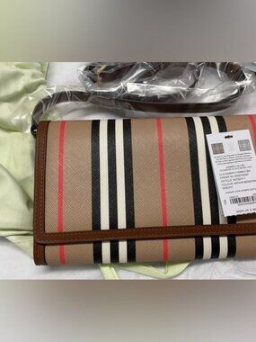 NWT Burberry Hannah Icon Wallet with Detachable Strap BROWN